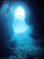 真栄田岬「青の洞窟」