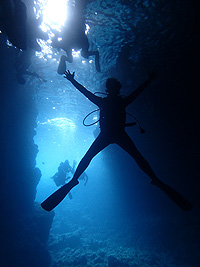 「青の洞窟」ダイビング